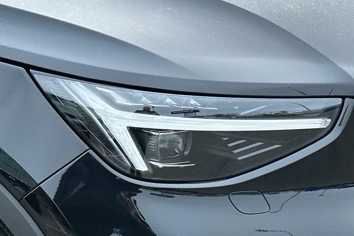 2024-volvo-xc40-20-b3-ultra-bright-big-17