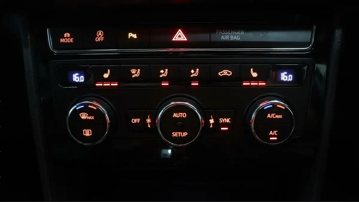 2019-seat-leon-20-tsi-fr-sport-hatchback-big-11