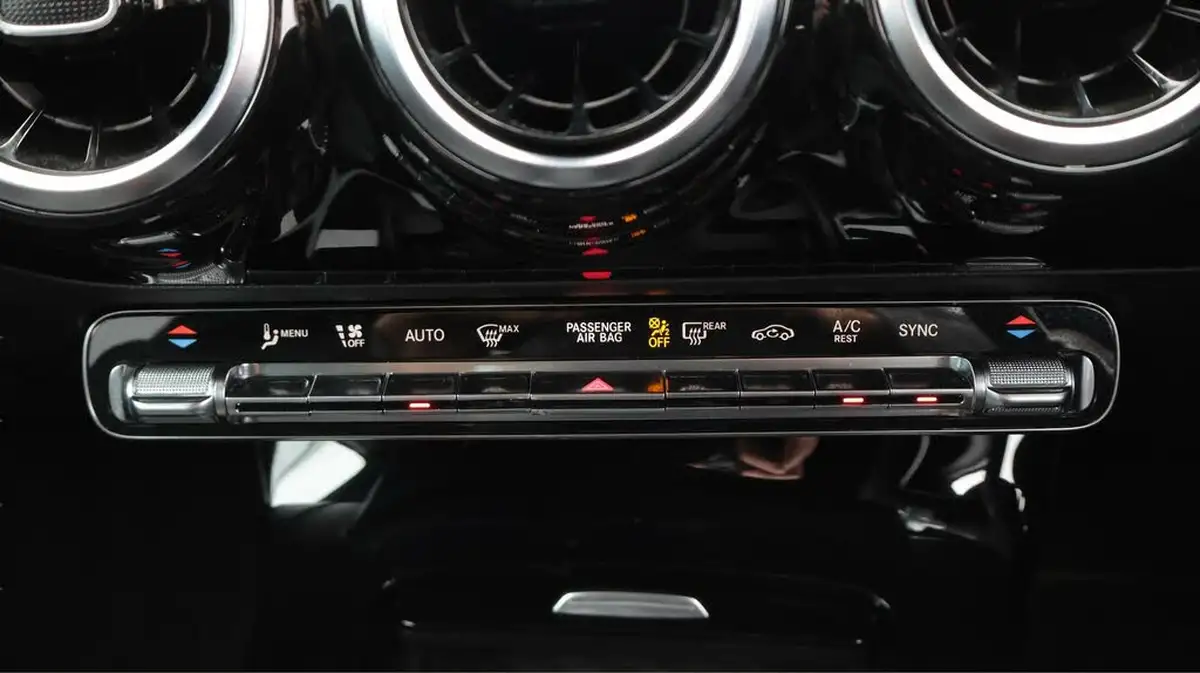 2020-mercedes-benz-a-class-13-a200-amg-line-executive-hatchback-5d-7g-dct-big-12