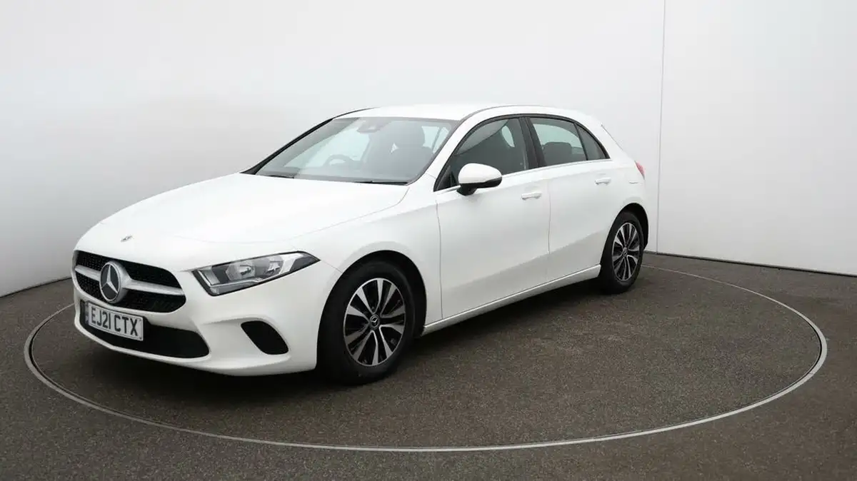 2021-mercedes-benz-a-class-13-a180-se-7g-dct-big-60