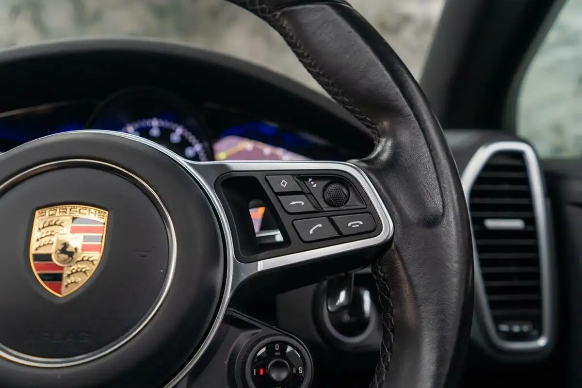 2019-porsche-cayenne-30-v6-coupe-big-33