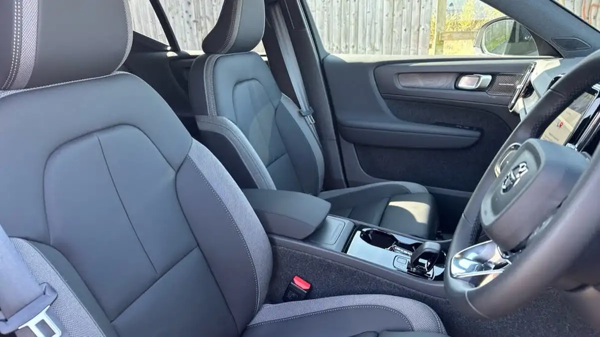 2025-volvo-ex40-e-ultra-big-8
