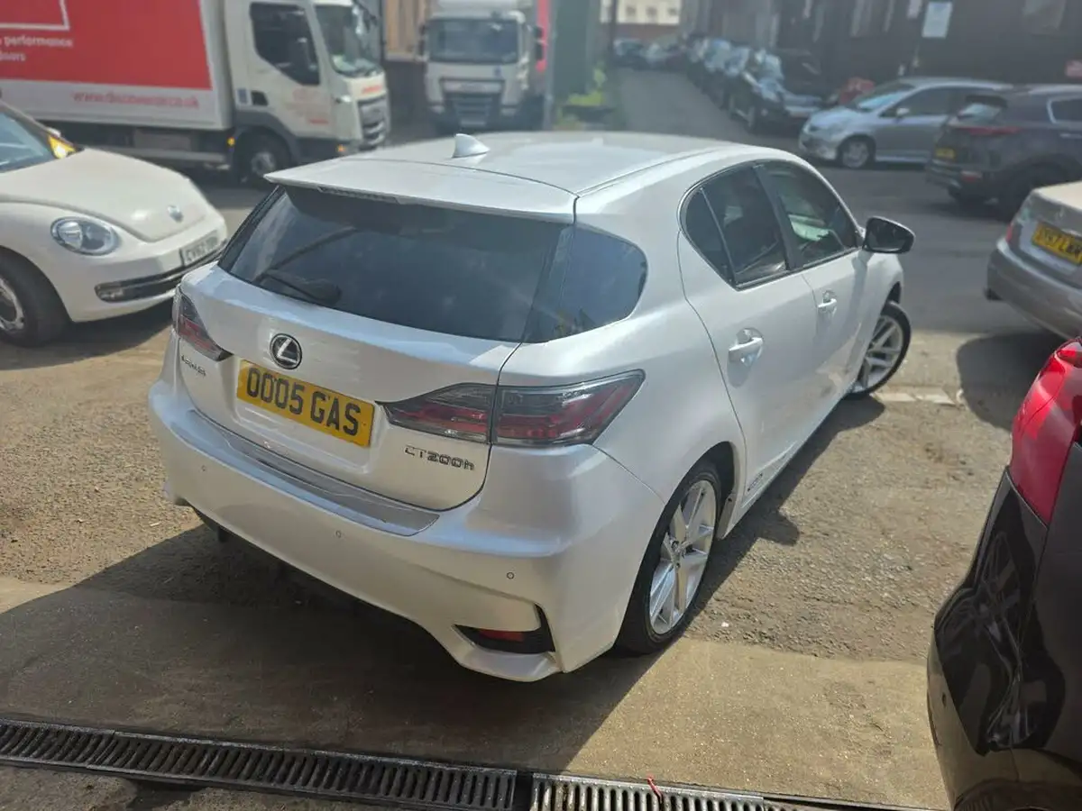 2015-lexus-ct-200h-18-advance-cvt-big-19