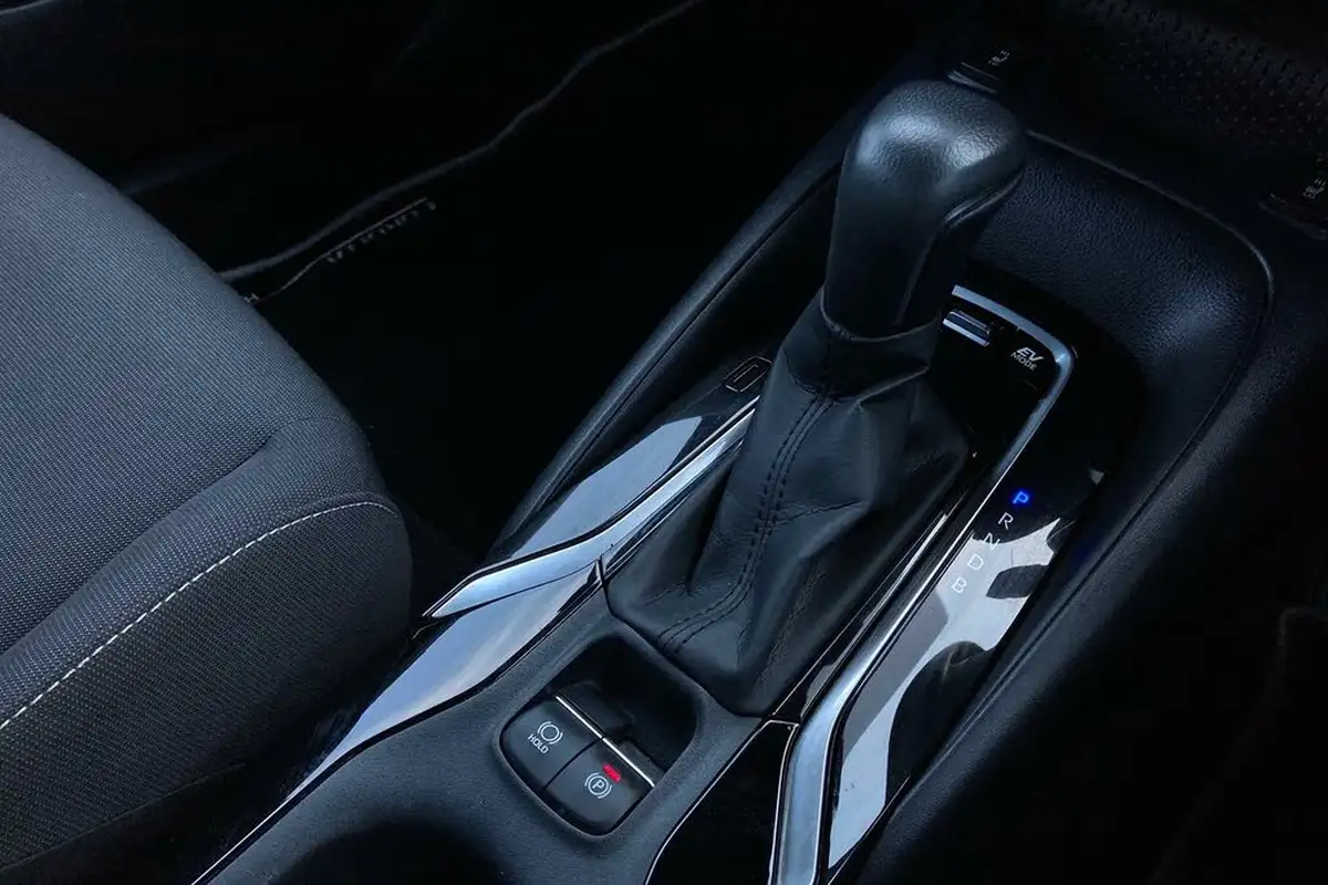 2022-toyota-corolla-18-vvt-i-icon-tech-trk-hatchback-5d-big-16