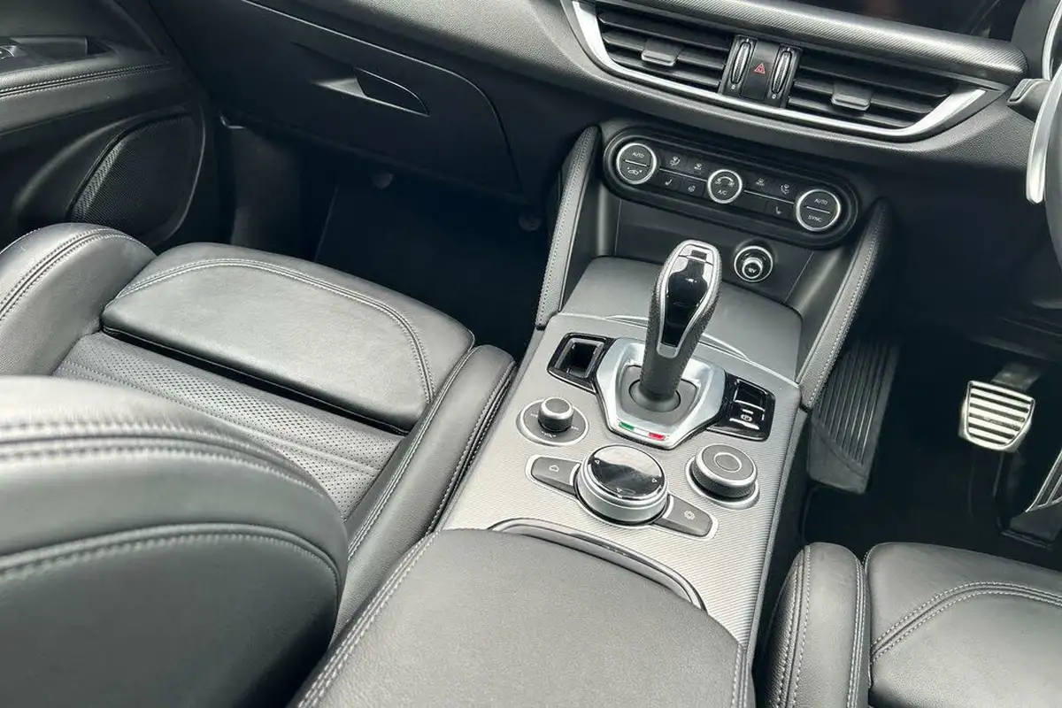 2023-alfa-romeo-stelvio-20-veloce-big-8