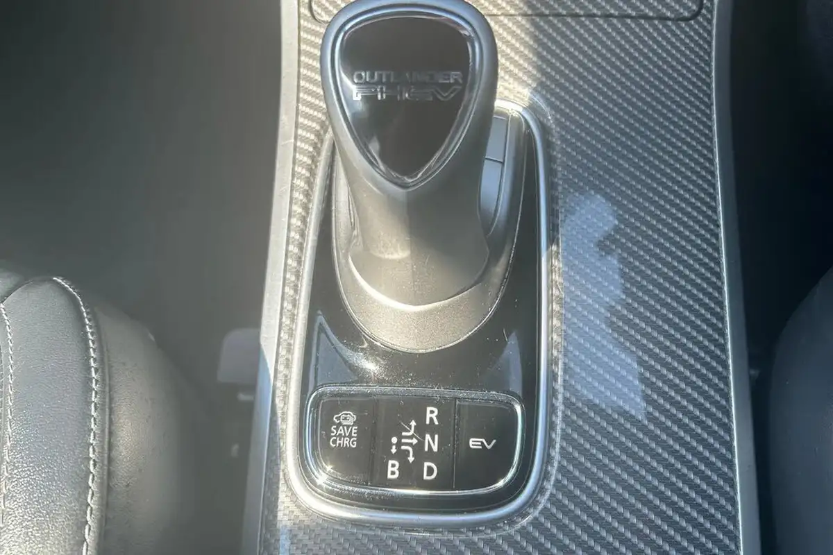 2019-mitsubishi-outlander-24-4h-phev-big-20