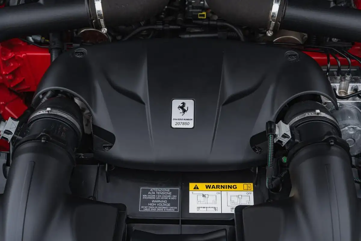 2015-ferrari-california-39-t-big-11