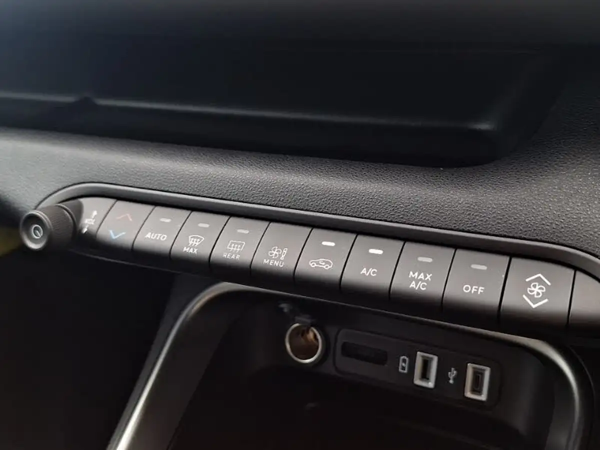 2025-jeep-avenger-12-gse-summit-big-16