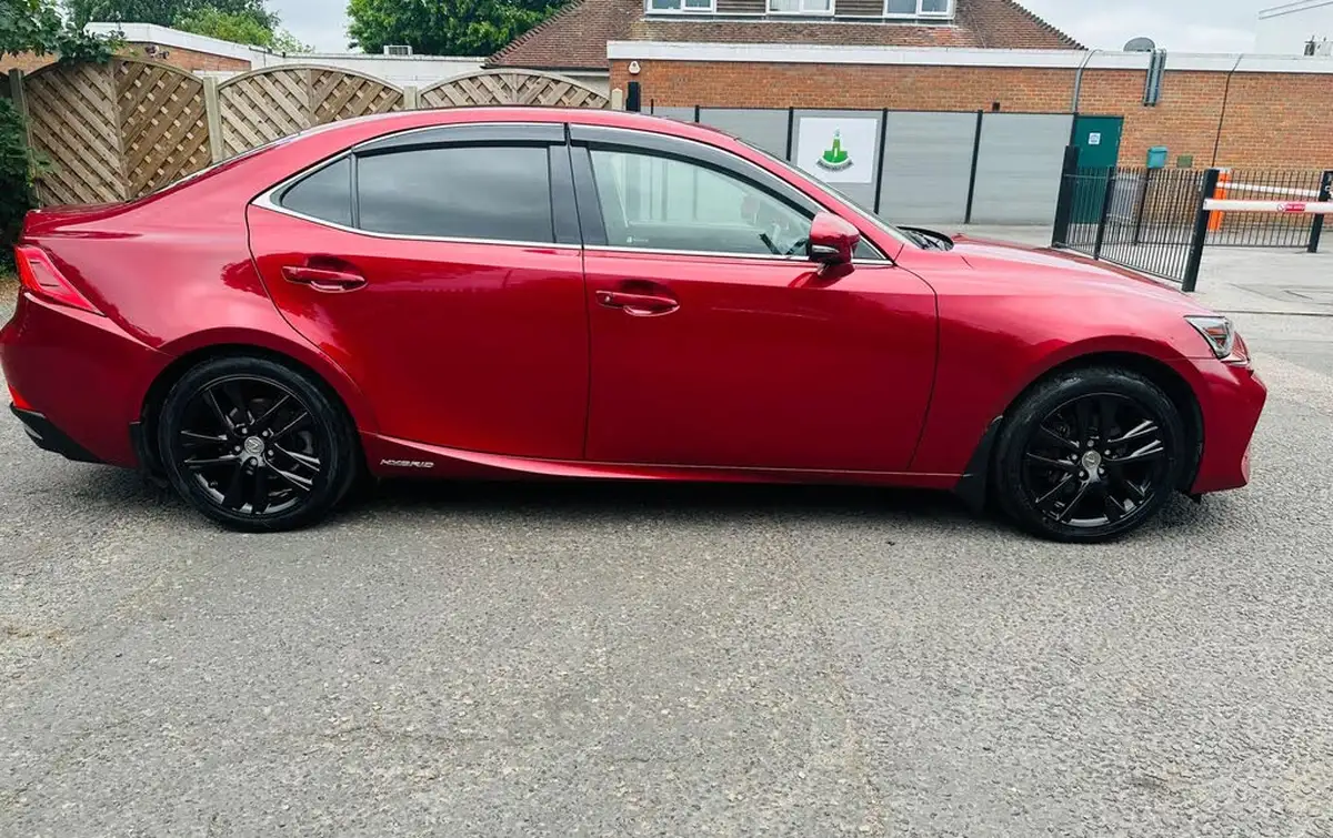 2017-lexus-is-300h-25-advance-big-16