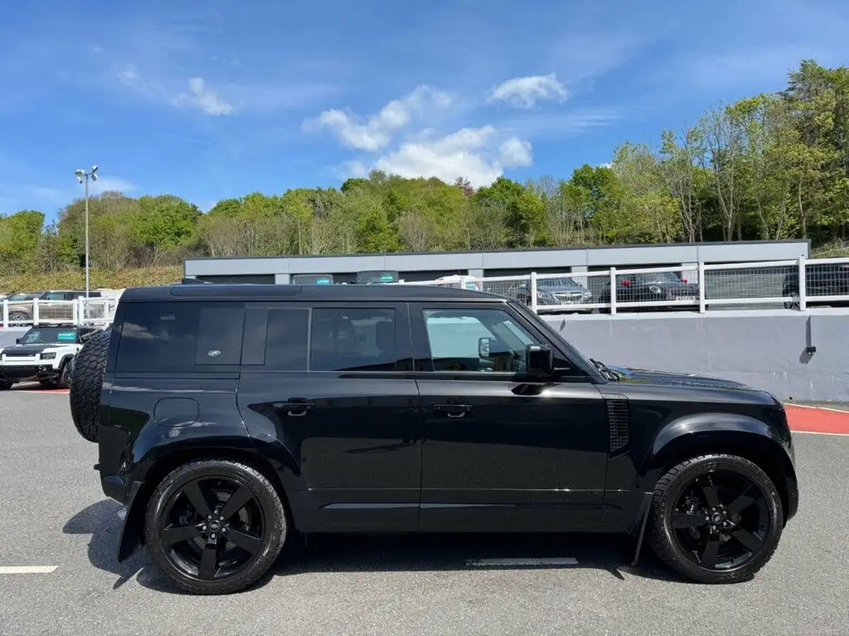 2022-land-rover-110-defender-50-p525-v8-big-9