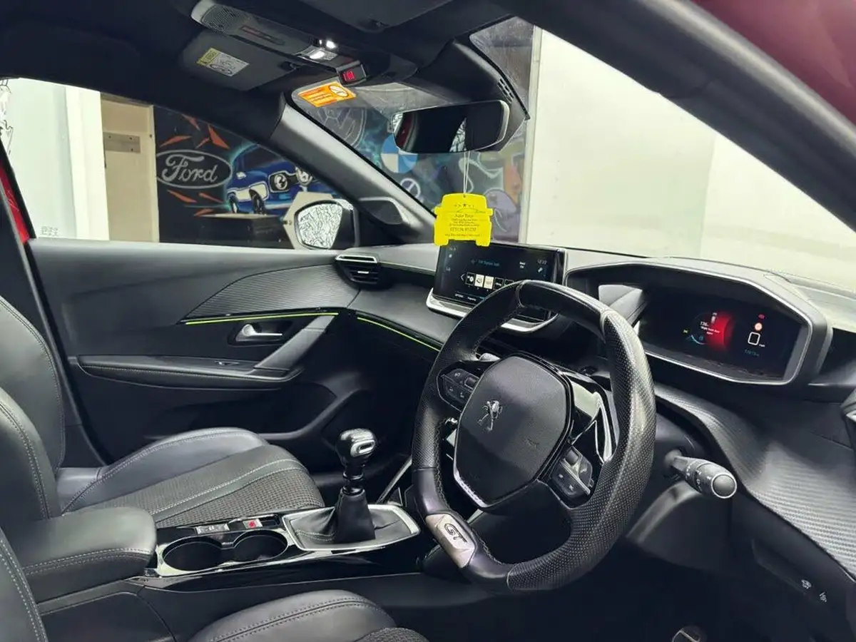 2022-peugeot-208-12-puretech-gt-100ps-big-25