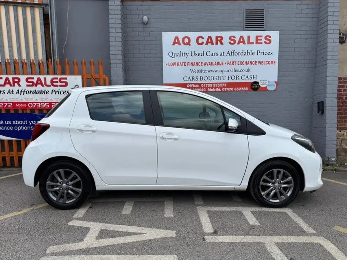 2015-toyota-yaris-10-icon-5d-big-7