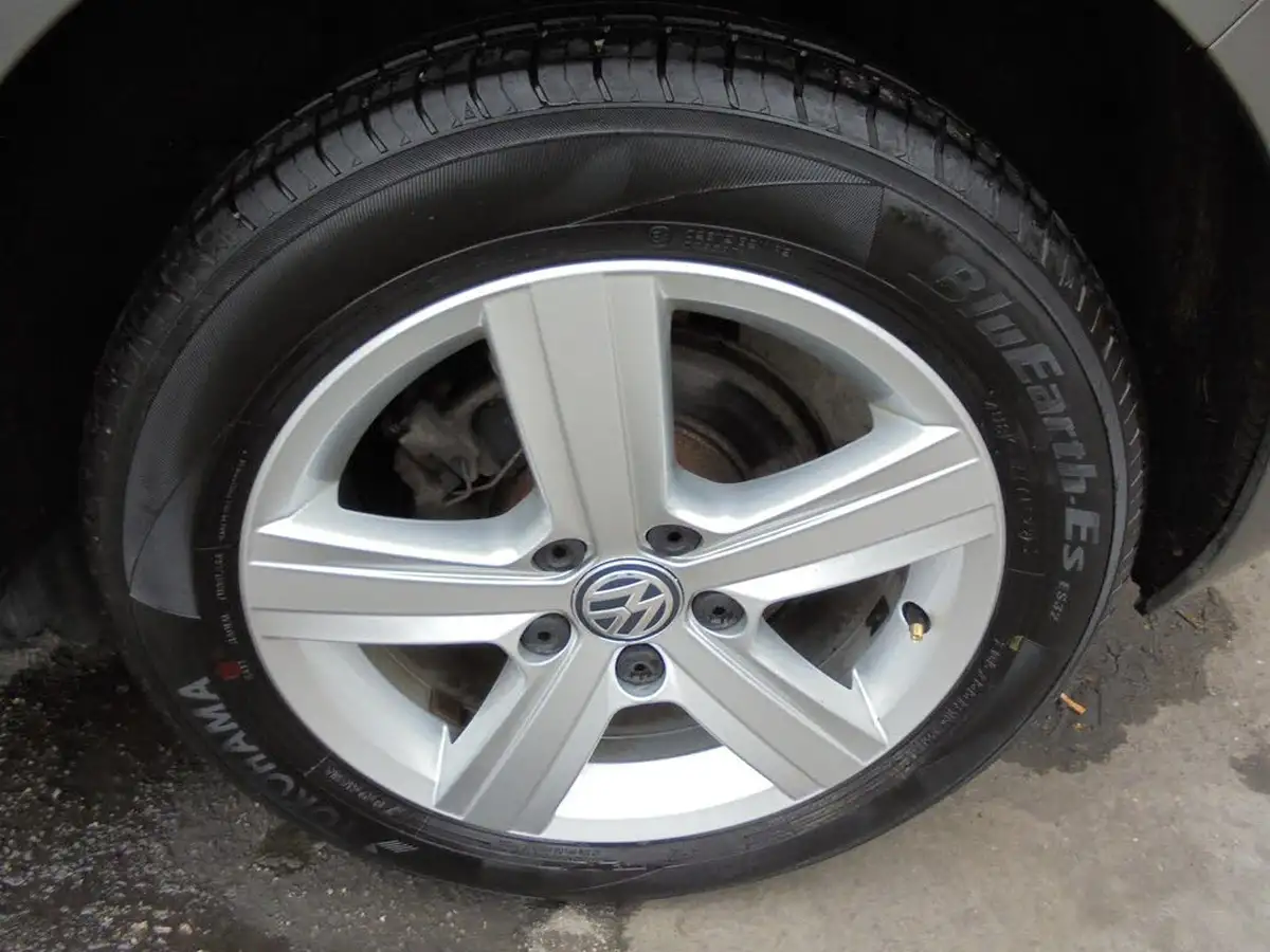 2015-volkswagen-golf-16tdi-match-105ps-bmt-ss-5d-big-16