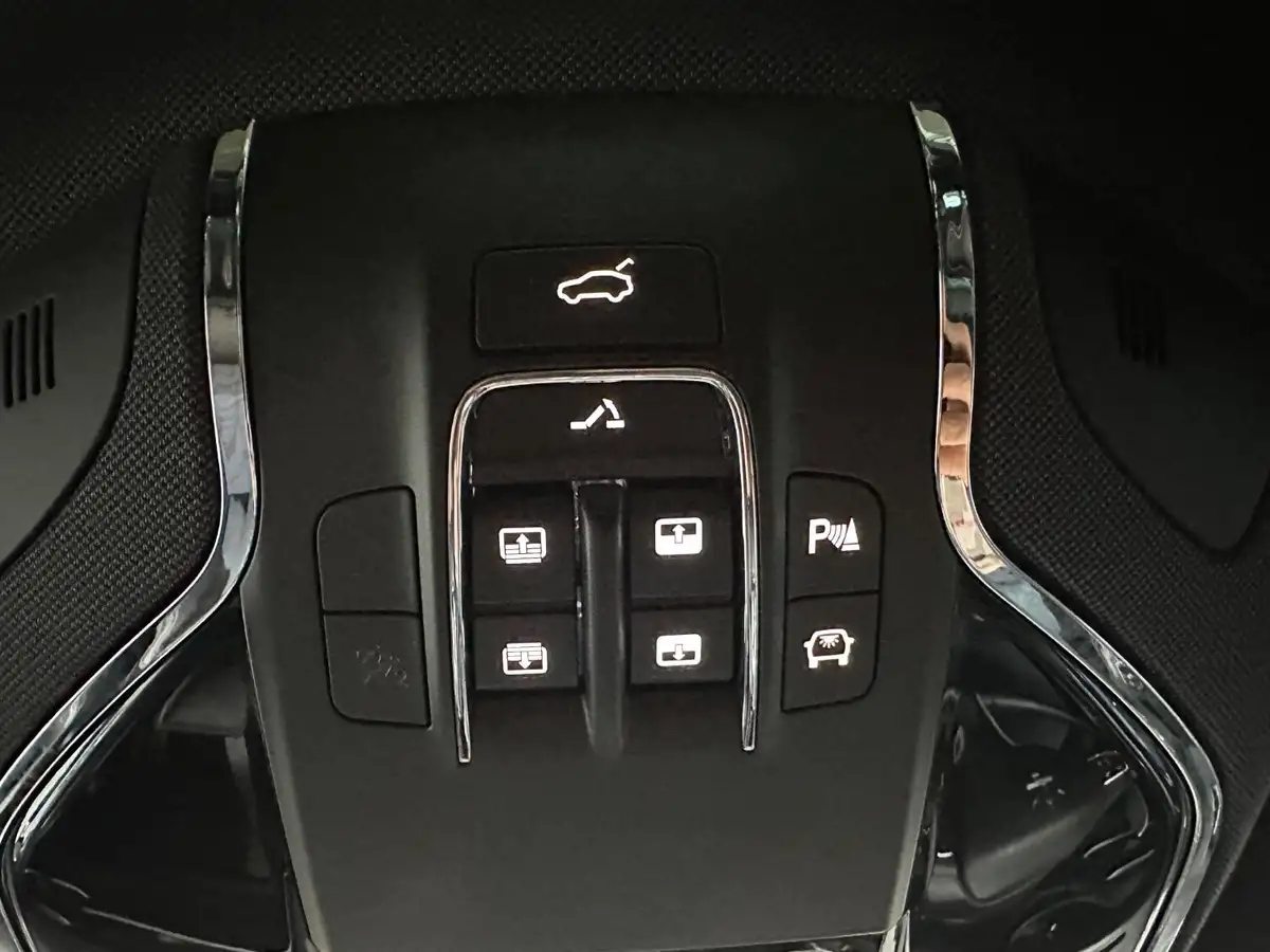 2017-maserati-levante-30td-4x4-no-trim-big-50