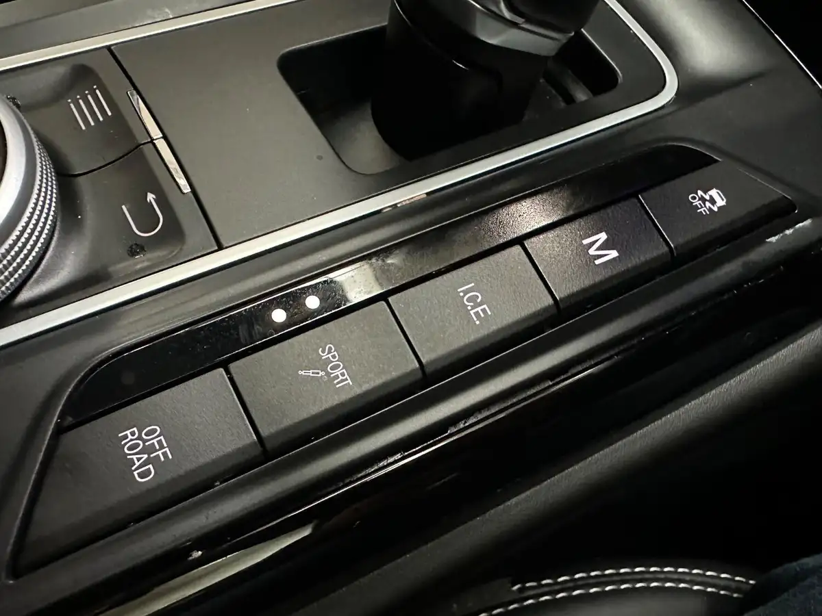 2017-maserati-levante-30td-4x4-no-trim-big-54