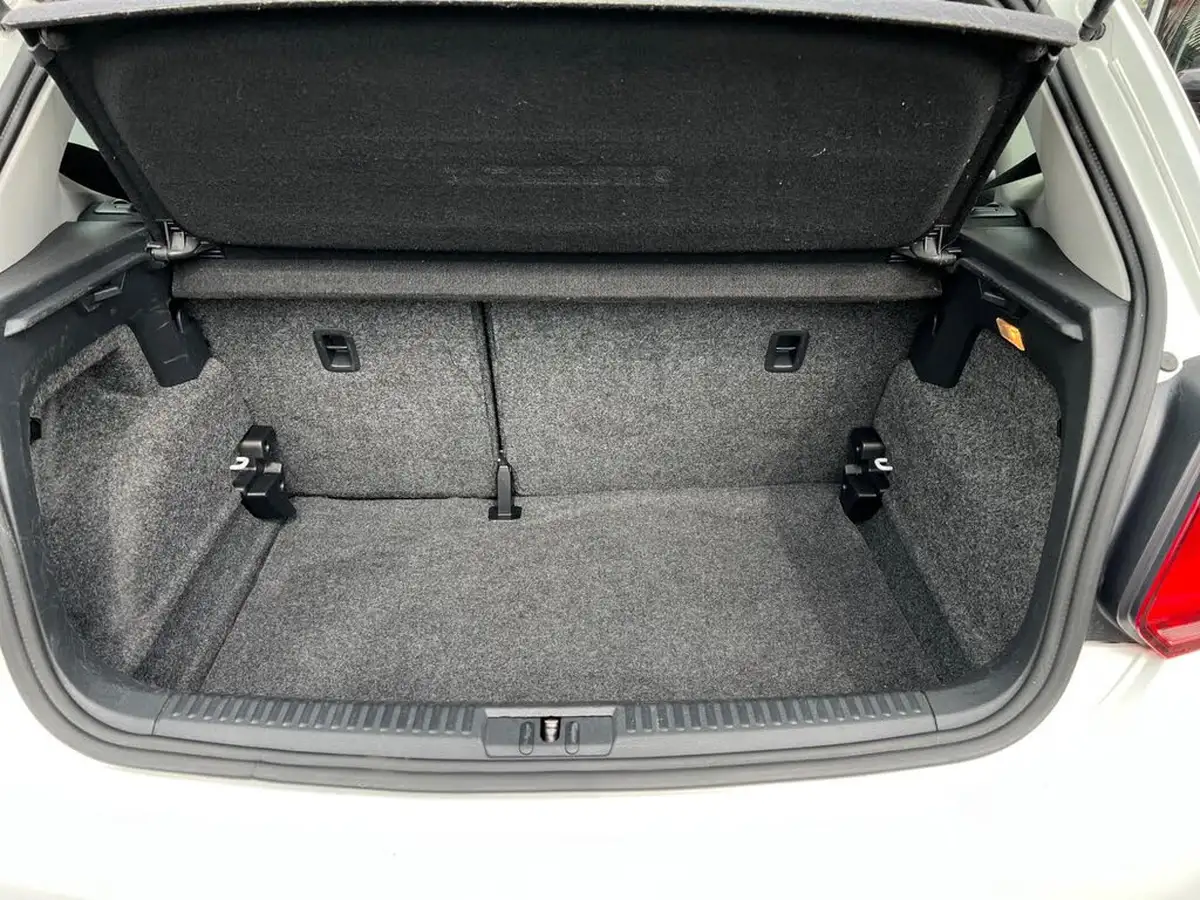 2015-volkswagen-polo-10-se-75ps-5d-big-12