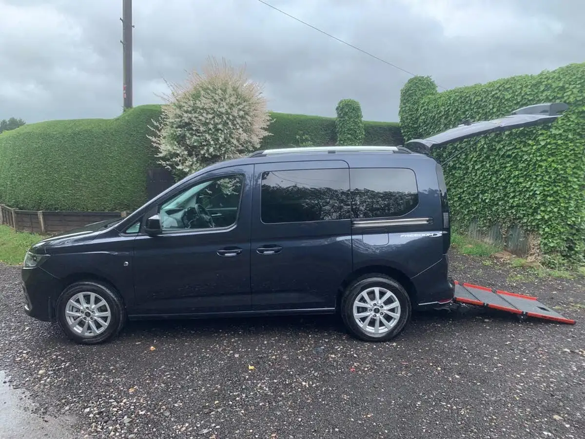 2024-ford-tourneo-connect-20-titanium-auto-big-3