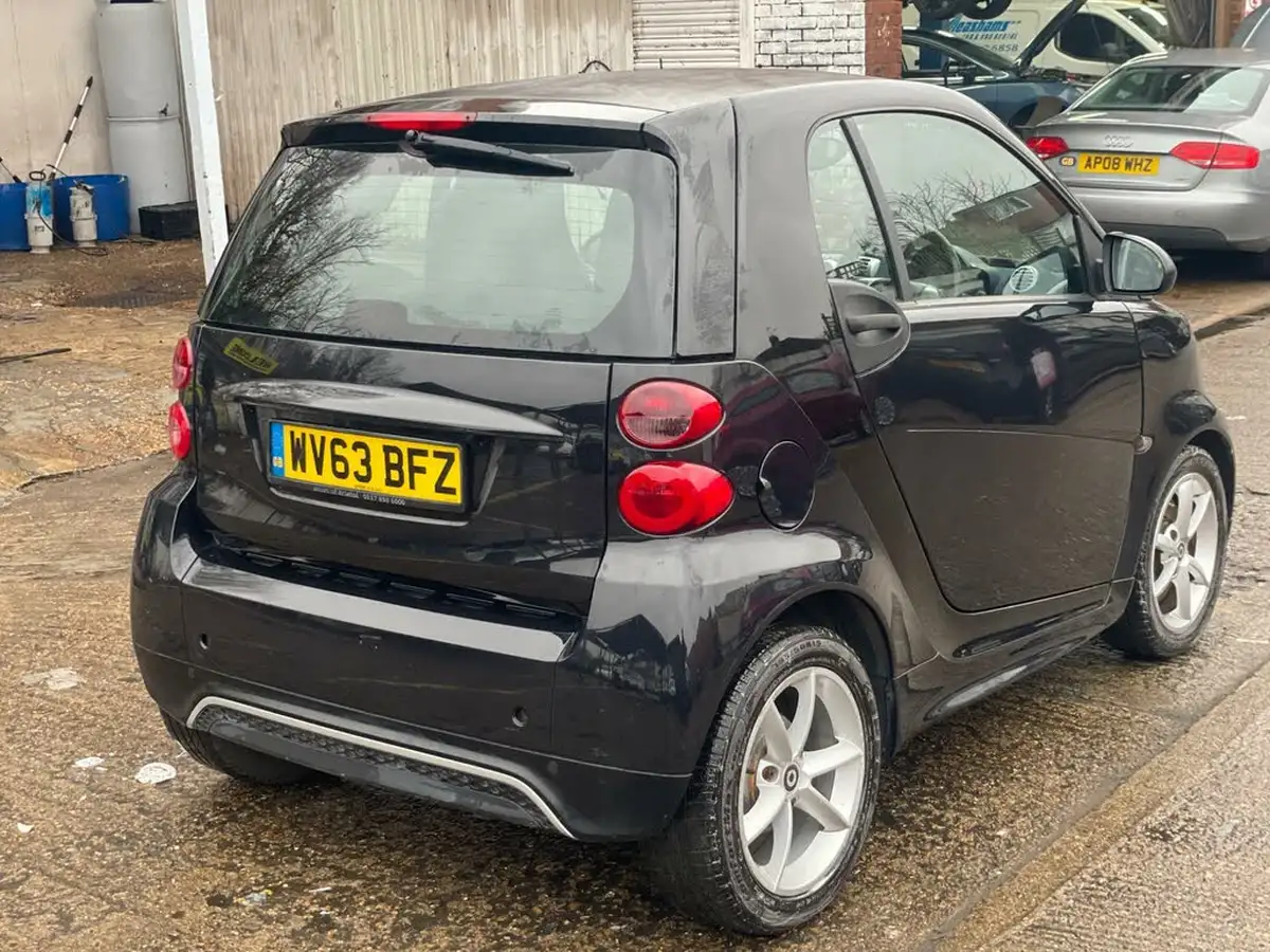 2014-smart-fortwo-10-edition-21-coupe-big-6
