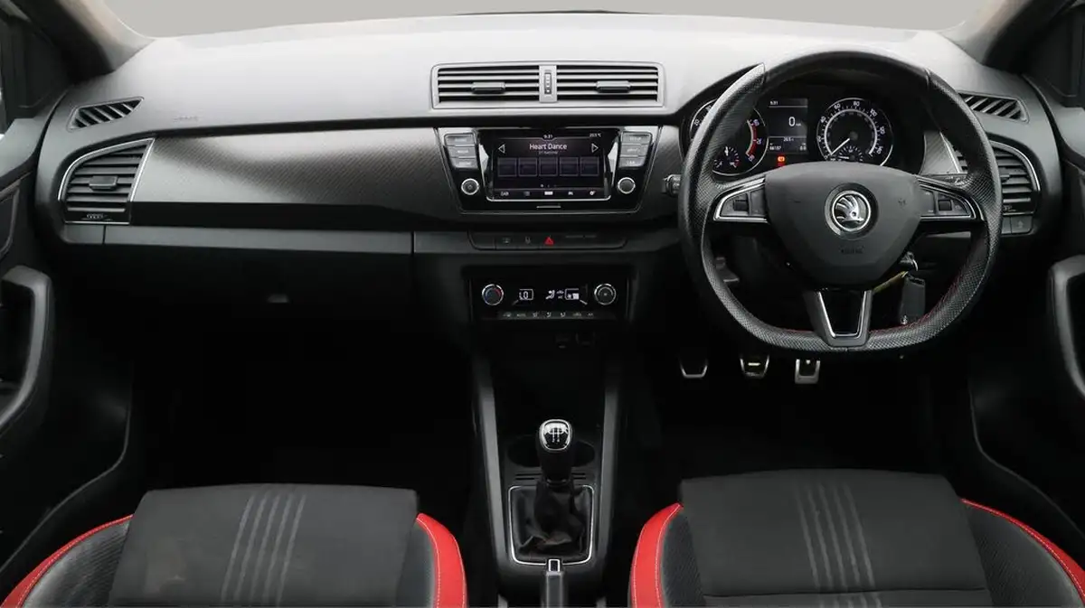 2019-skoda-fabia-10-tsi-monte-carlo-95ps-estate-big-13