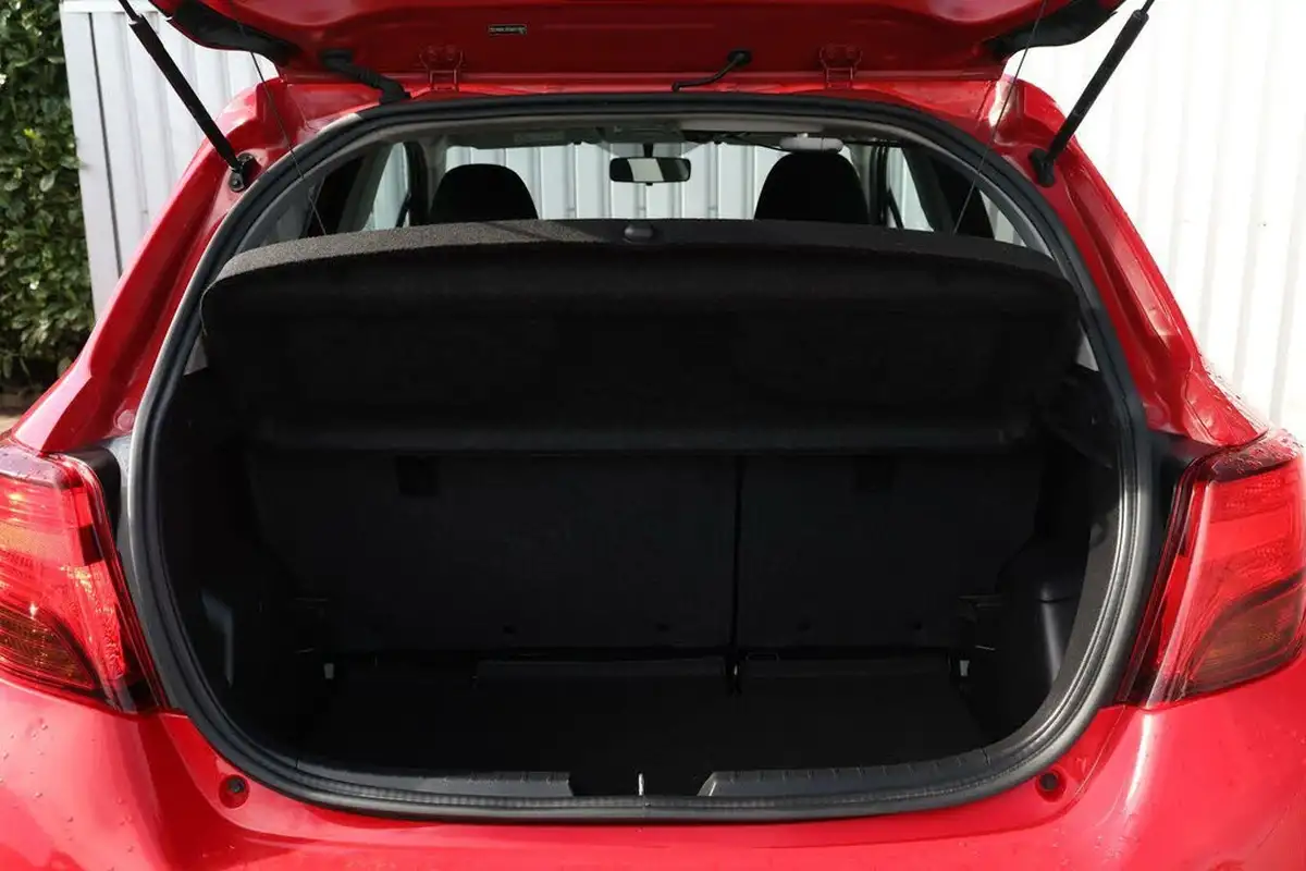 2016-toyota-yaris-10-vvt-i-icon-5d-big-13