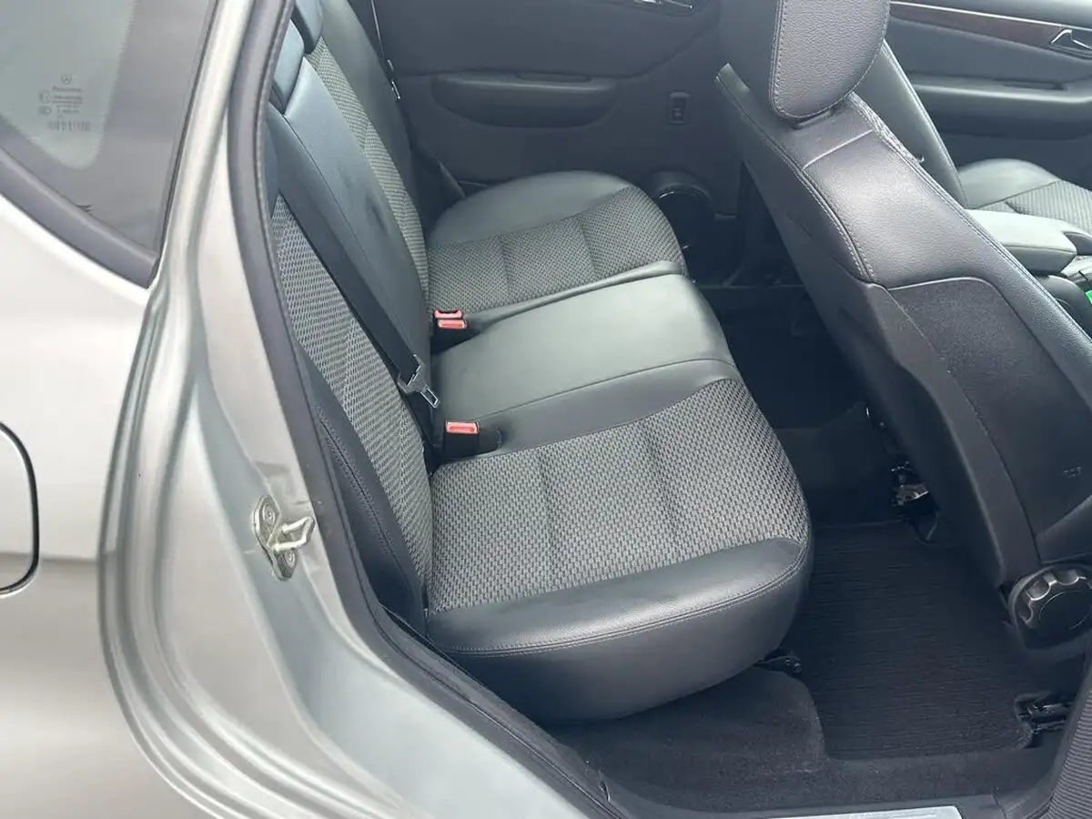 2011-mercedes-benz-a-class-15-a160-elegance-se-cvt-big-9