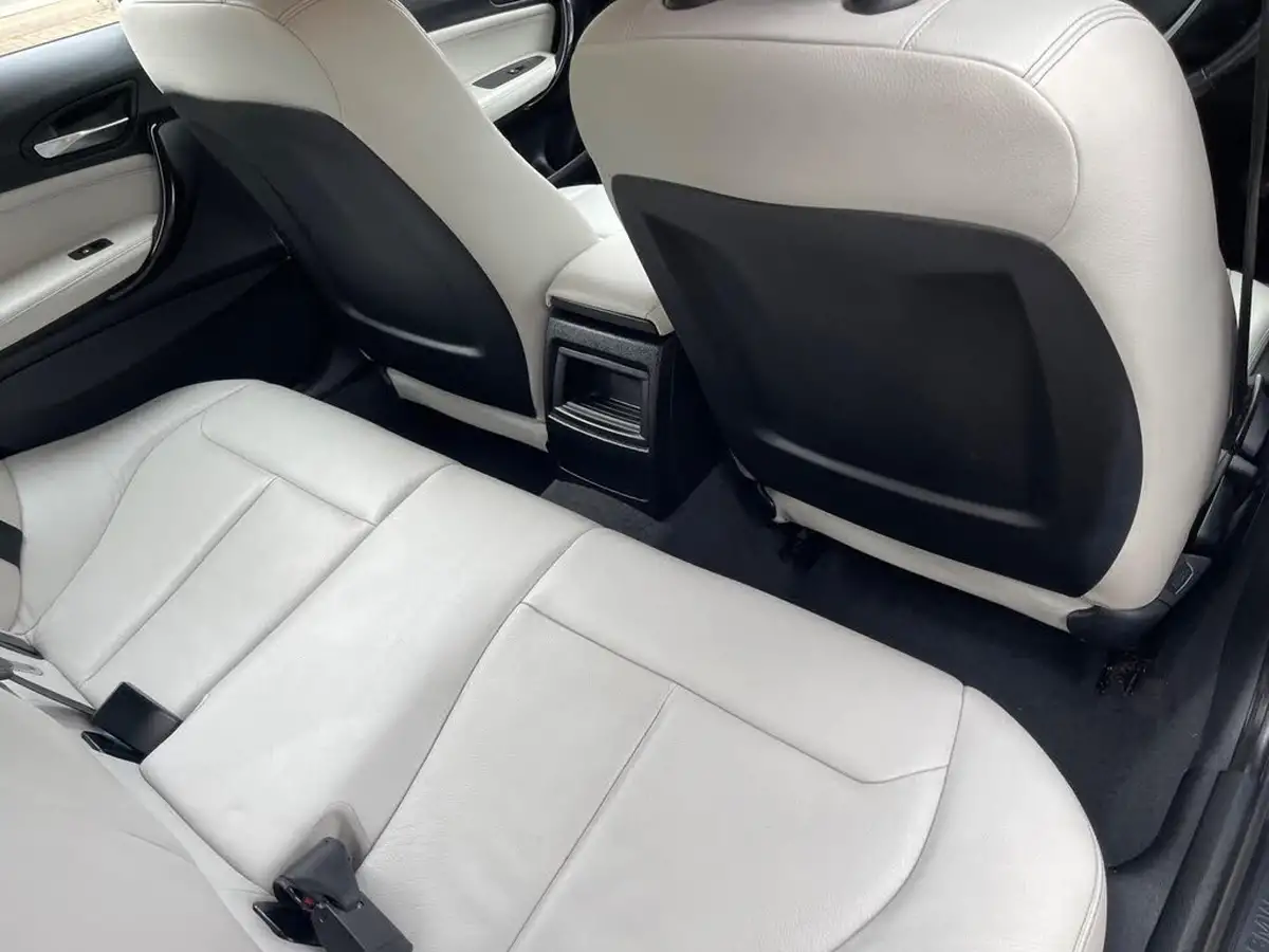 2012-bmw-1-series-20td-118d-urban-hatchback-5d-big-15