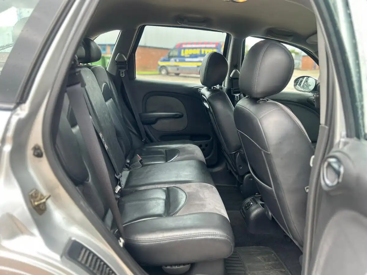 2004-chrysler-pt-cruiser-20-limited-auto-big-14