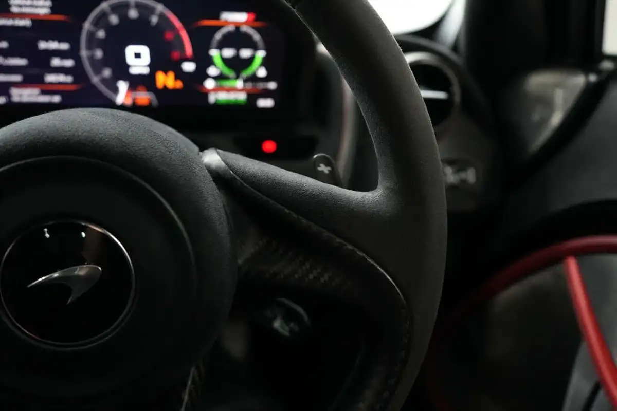 2019-mclaren-720s-40-luxury-big-39