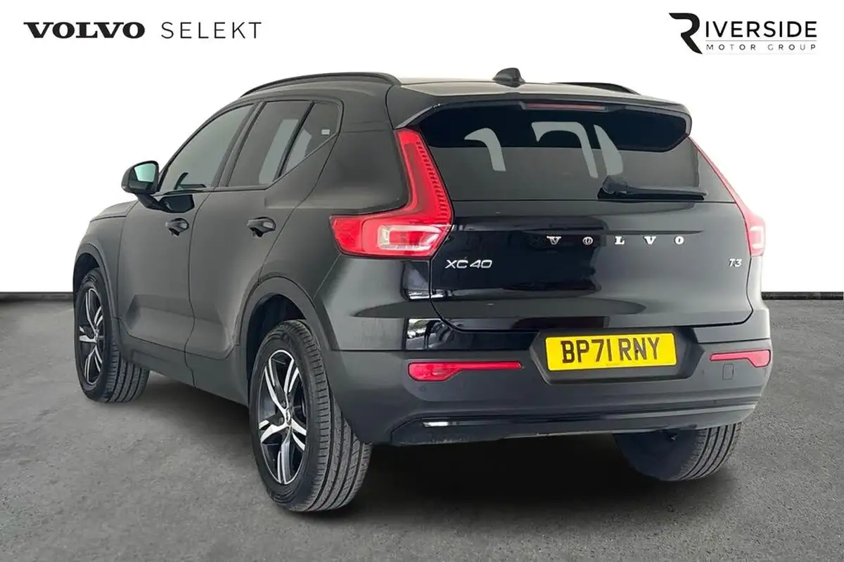 2022-volvo-xc40-15-t3-r-design-auto-big-2