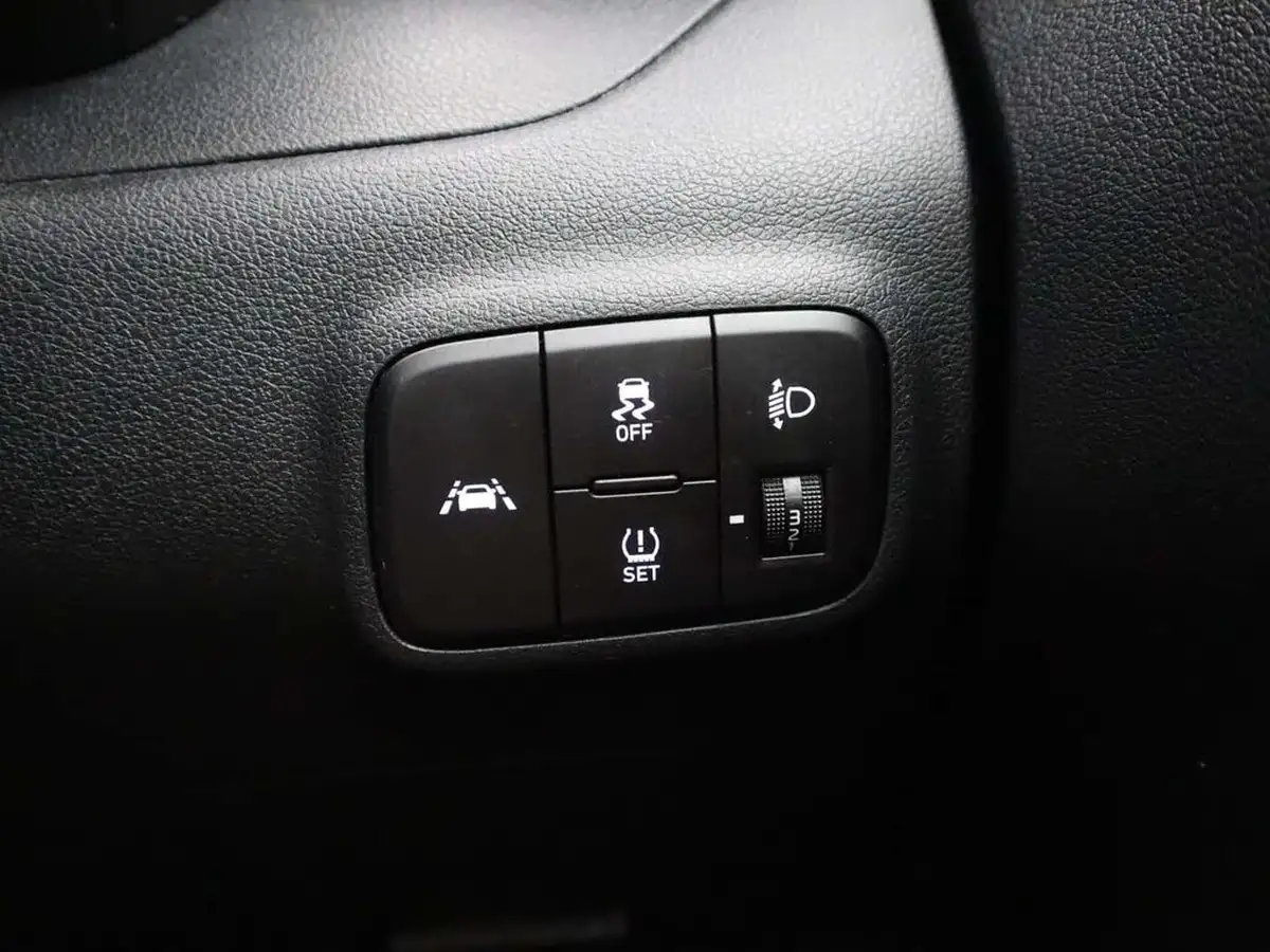 2020-hyundai-i10-10-se-big-32