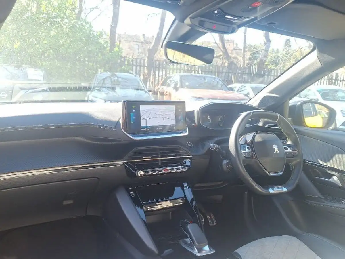 2020-peugeot-208-e-gt-big-9