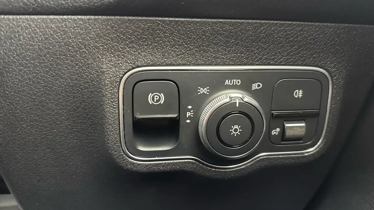 2022-mercedes-benz-eqb-e-eqb-300-amg-line-big-27