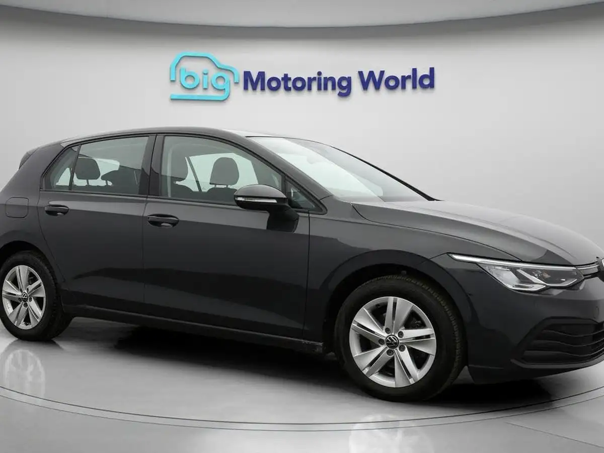 2022-volkswagen-golf-15-tsi-life-130ps-hatchback-big-0