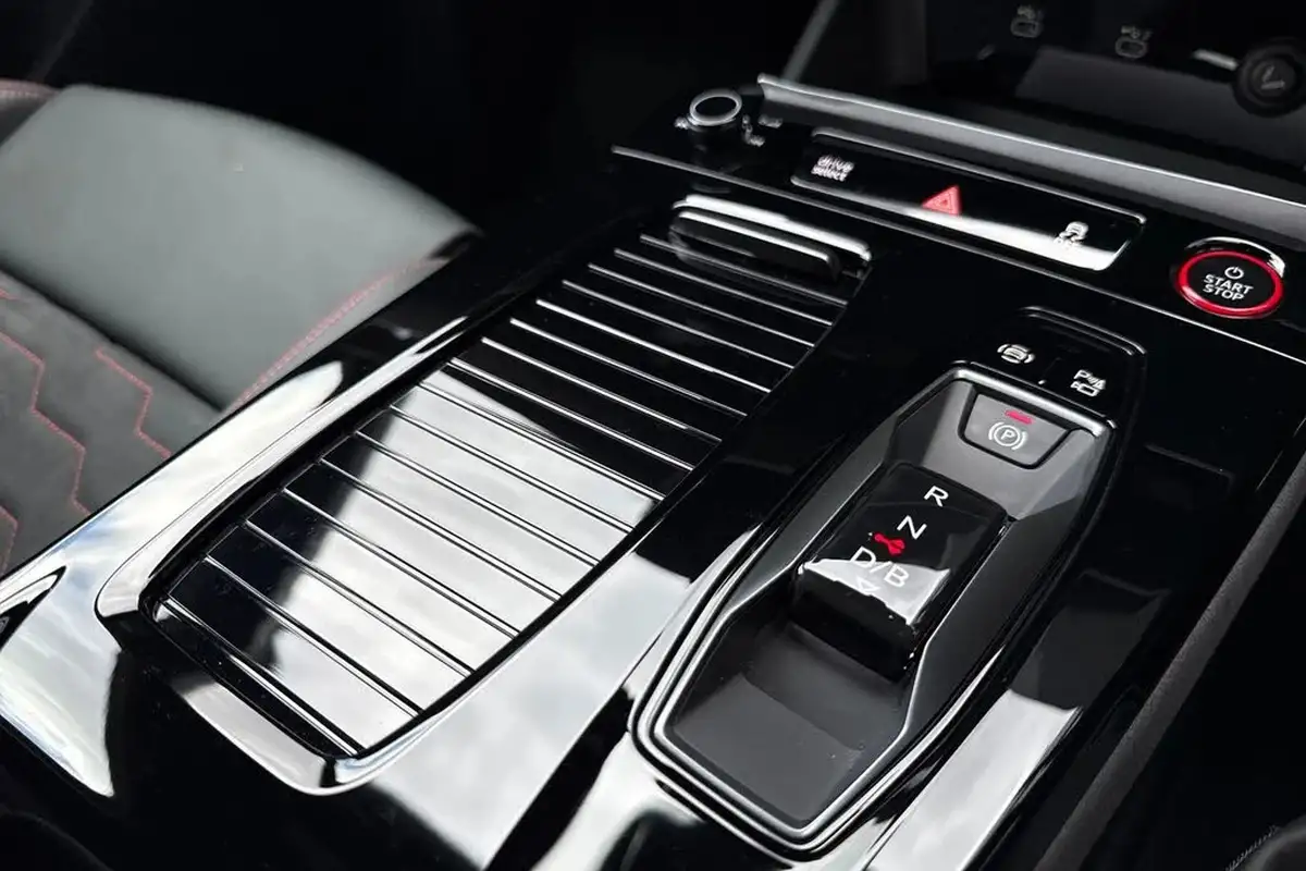 2025-audi-s6-e-tron-e-launch-edition-big-19