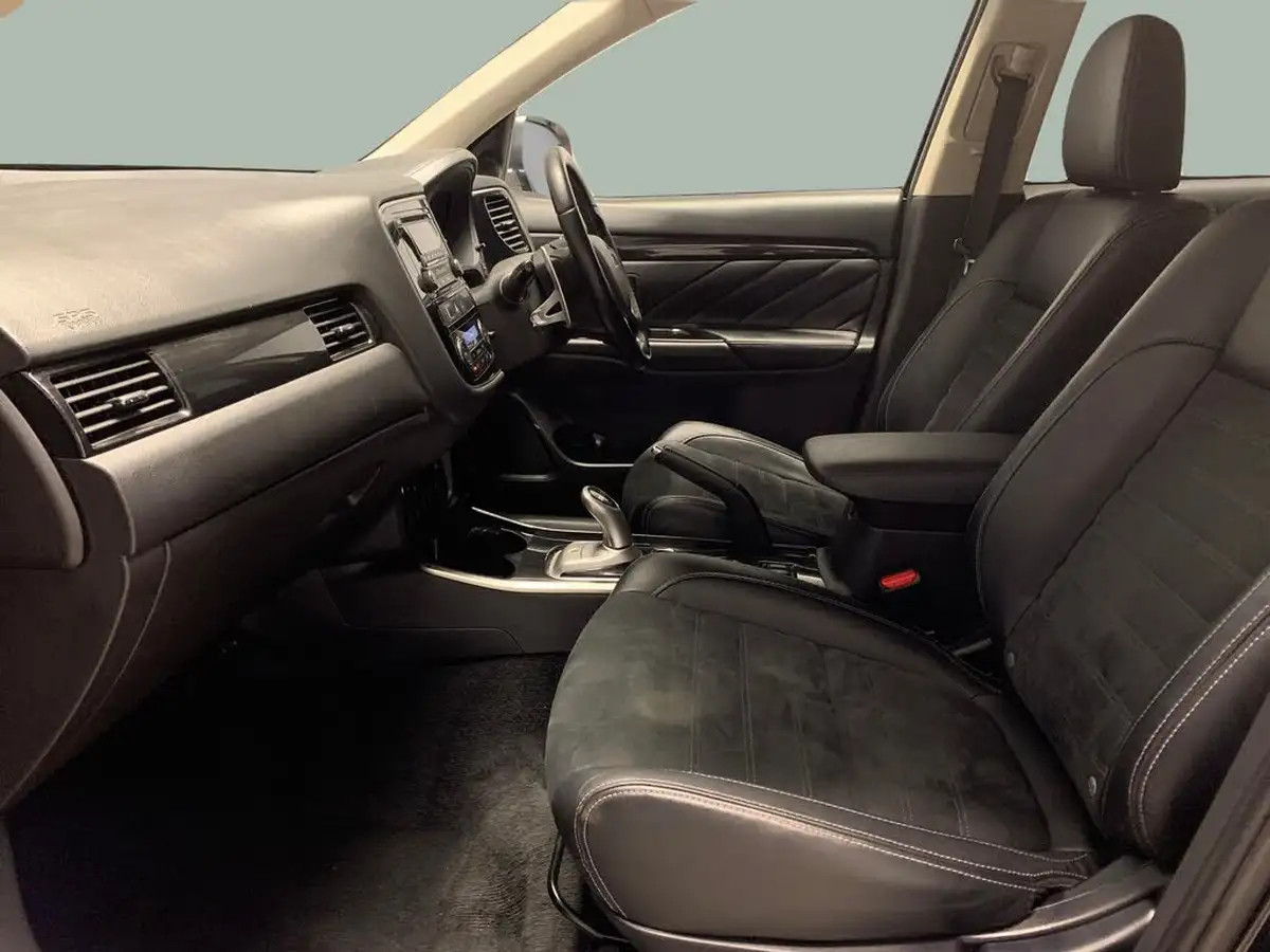 2015-mitsubishi-outlander-20-gx3h-phev-5st-big-5