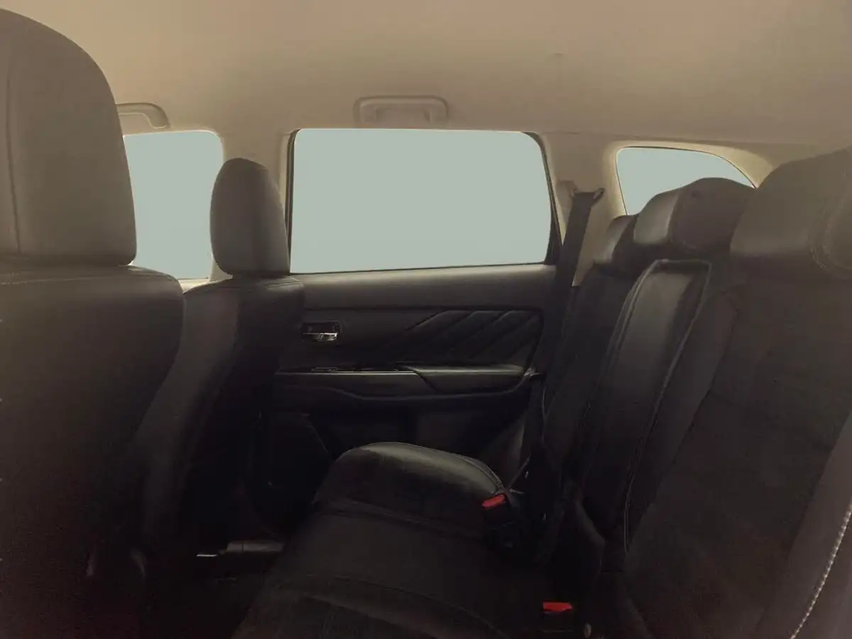 2015-mitsubishi-outlander-20-gx3h-phev-5st-big-29