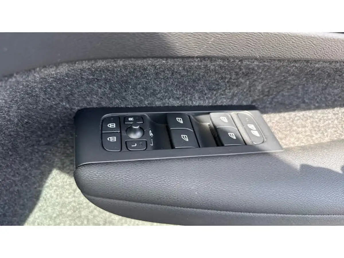 2023-volvo-xc40-20-b3-plus-big-26