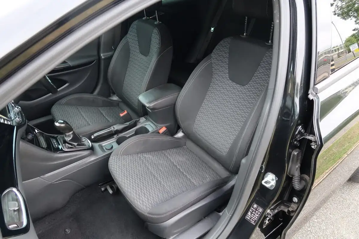 2017-vauxhall-astra-14i-16v-turbo-sri-nav-150ps-hatchback-big-24