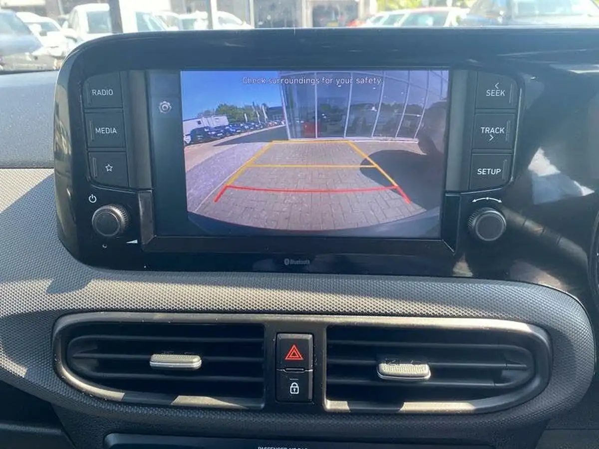 2022-hyundai-i10-12-se-connect-big-19