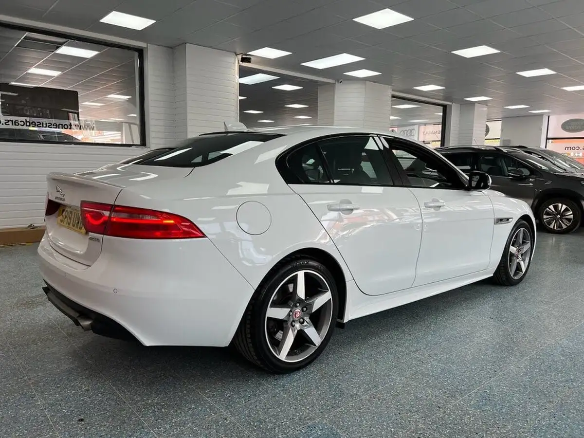 2019-jaguar-xe-20i-r-sport-200ps-big-1