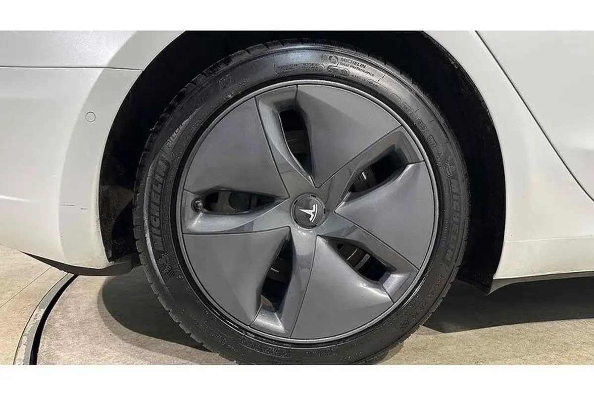 2020-tesla-model-3-e-standard-plus-big-15