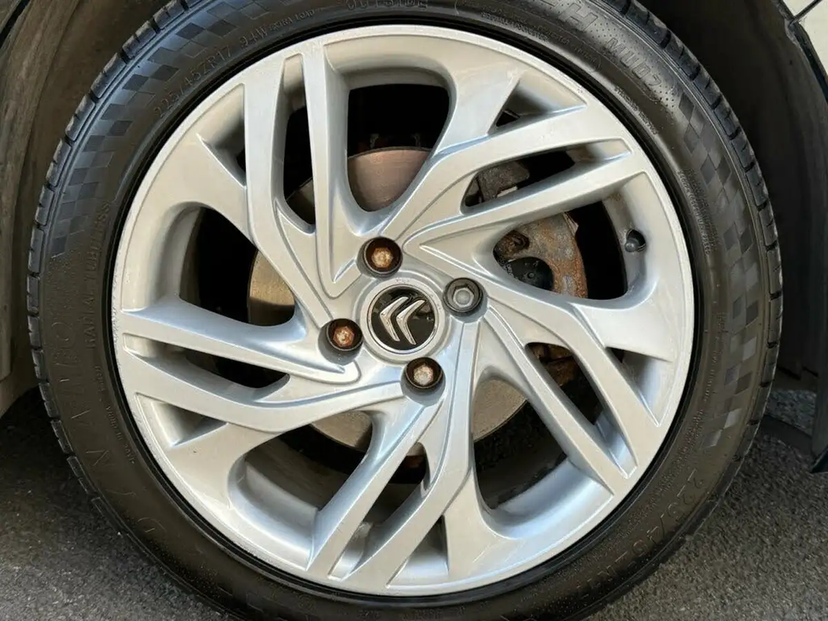 2013-citroen-c4-16-selection-big-8