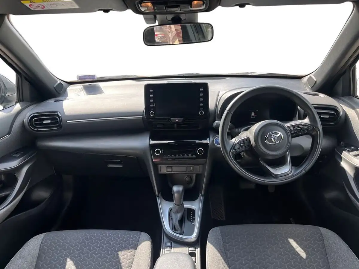 2021-toyota-yaris-15-vvt-i-design-panoramic-roof-big-12