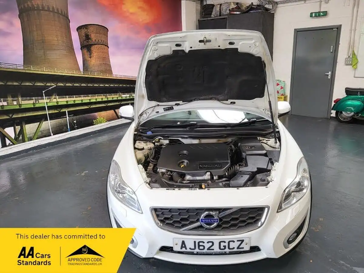 2012-volvo-c30-16d-d2-se-lux-big-19