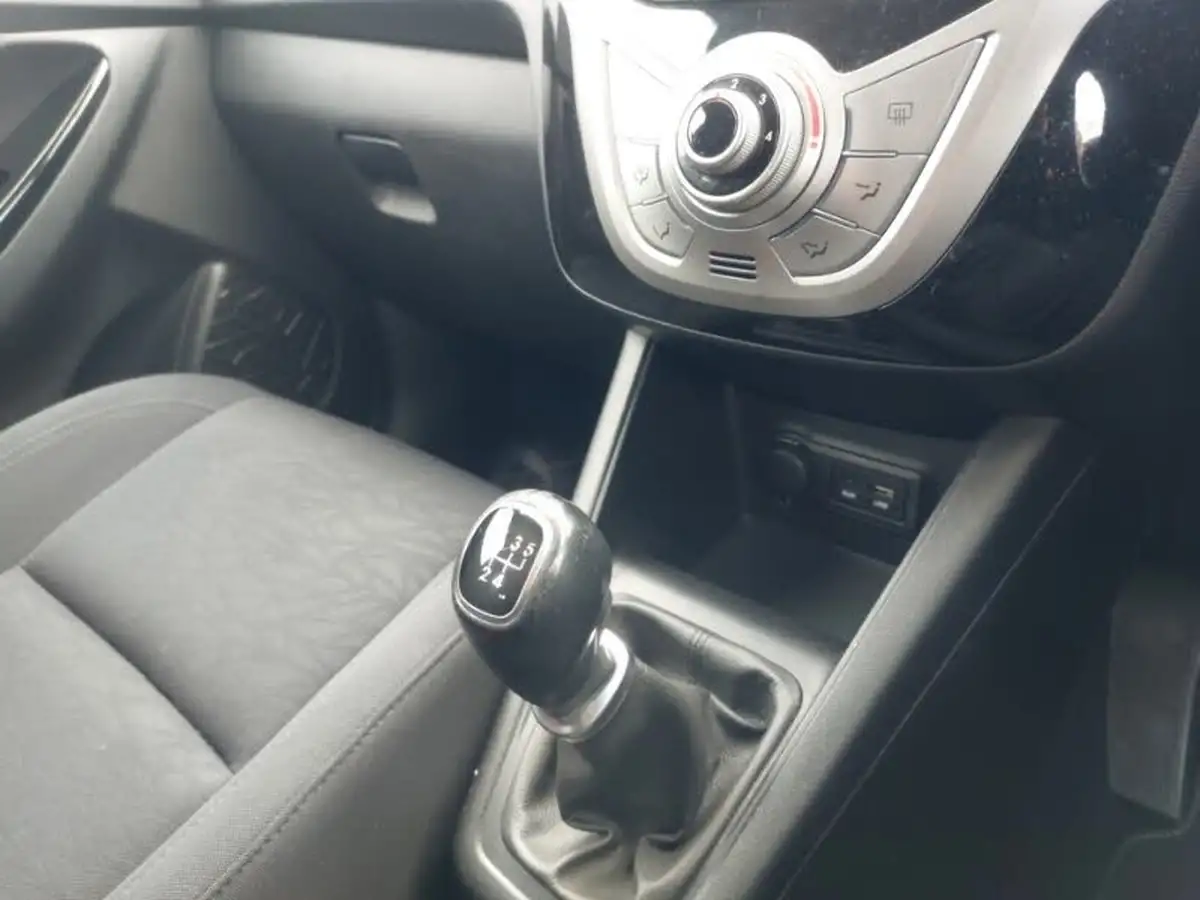 2017-hyundai-ix20-14-se-big-13