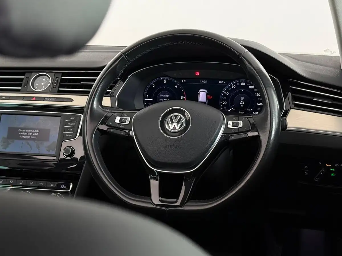 2017-volkswagen-passat-20tdi-gt-150ps-ss-estate-5d-dsg-big-21