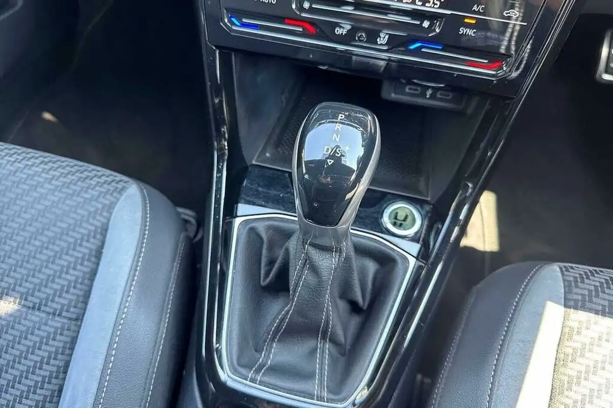 2022-volkswagen-t-cross-15-tsi-r-line-big-18