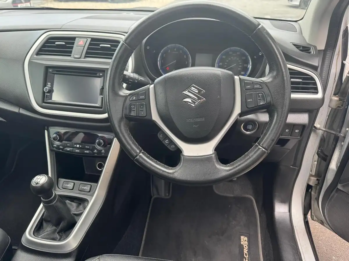 2015-suzuki-s-cross-16-sz5-big-6