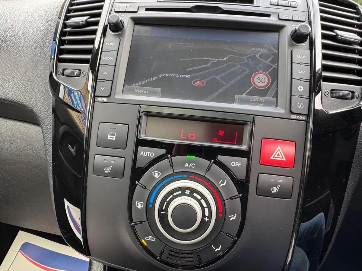 2012-kia-venga-16td-3-big-9
