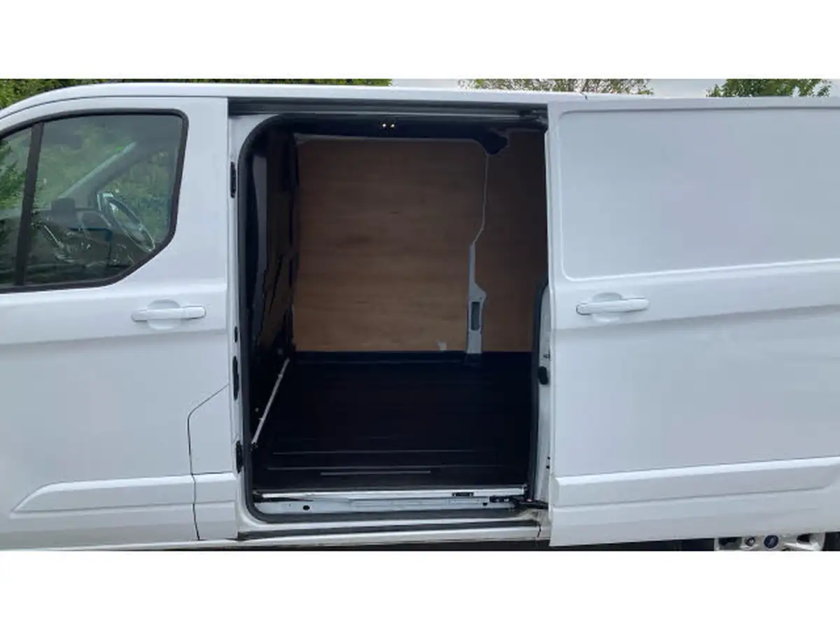 2023-ford-transit-custom-big-22